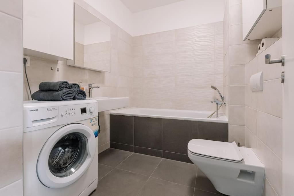 Stylish Apartment Retreat Bratislava Esterno foto